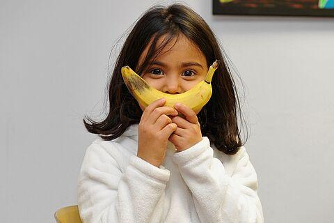 Verteilung von Lebensmittelgutscheinen an 50 Familien in Düsseldorf